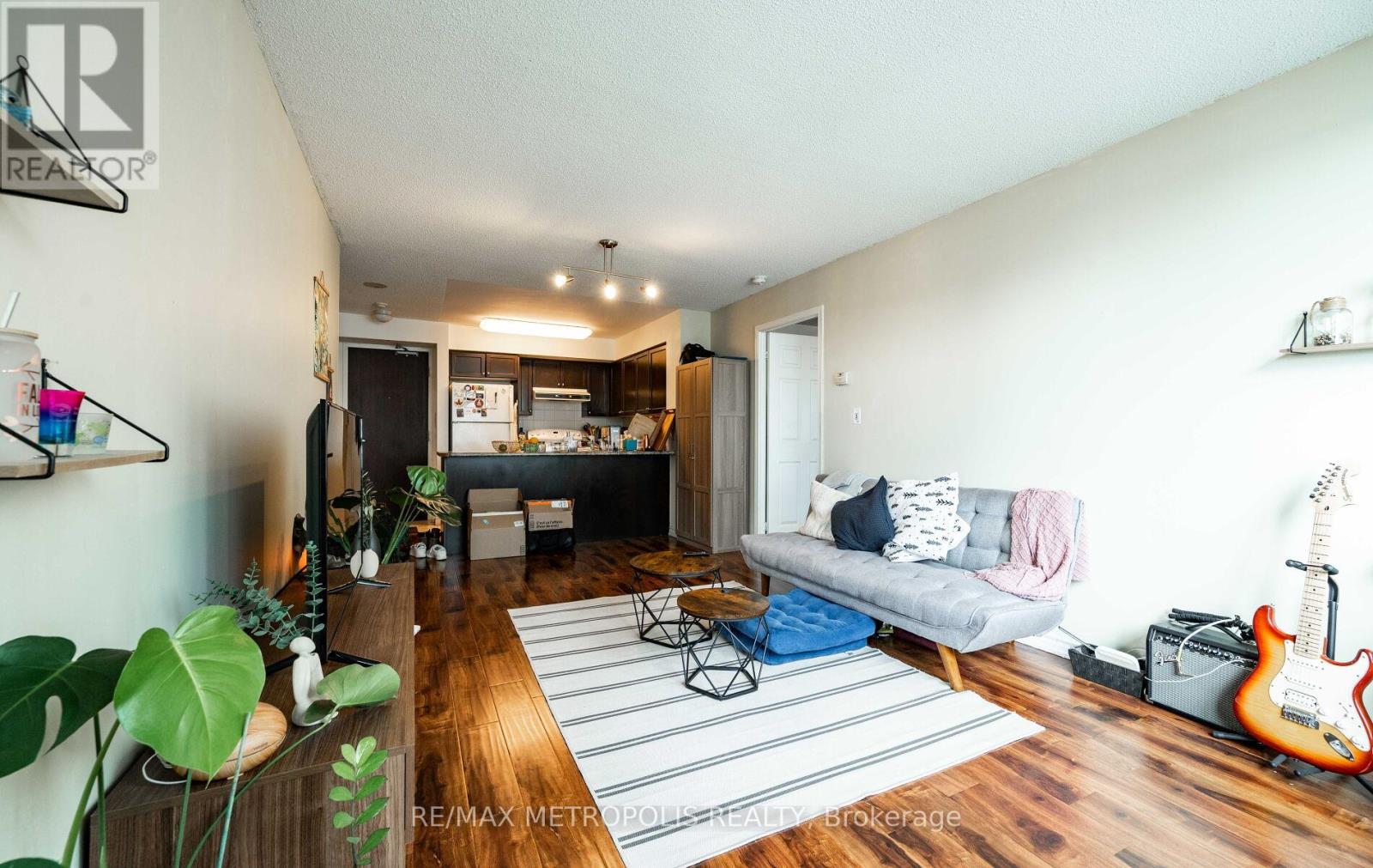 1209 - 335 Rathburn Road W, Mississauga, Ontario  L5B 0C8 - Photo 6 - W12654224