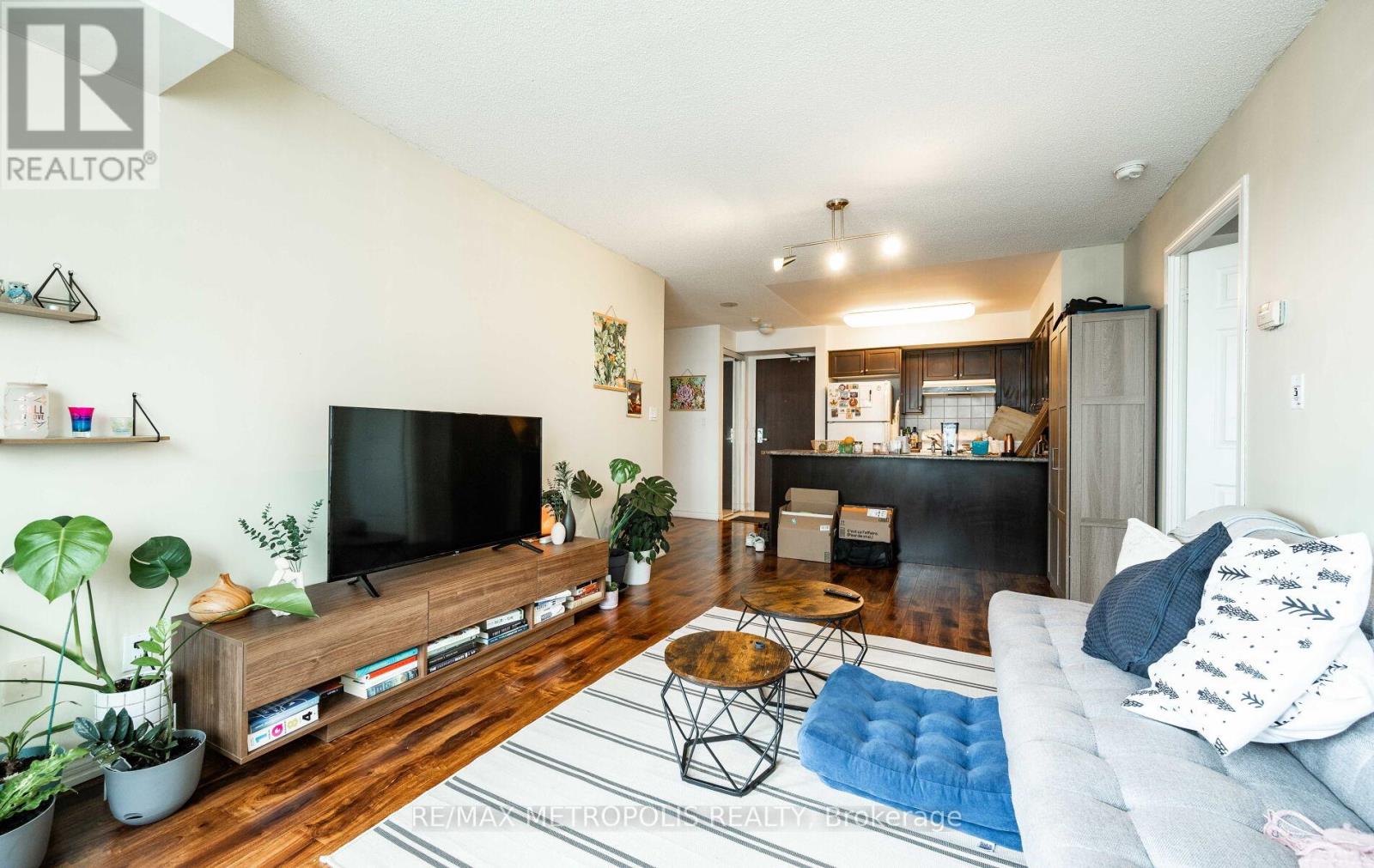 1209 - 335 Rathburn Road W, Mississauga, Ontario  L5B 0C8 - Photo 7 - W12654224