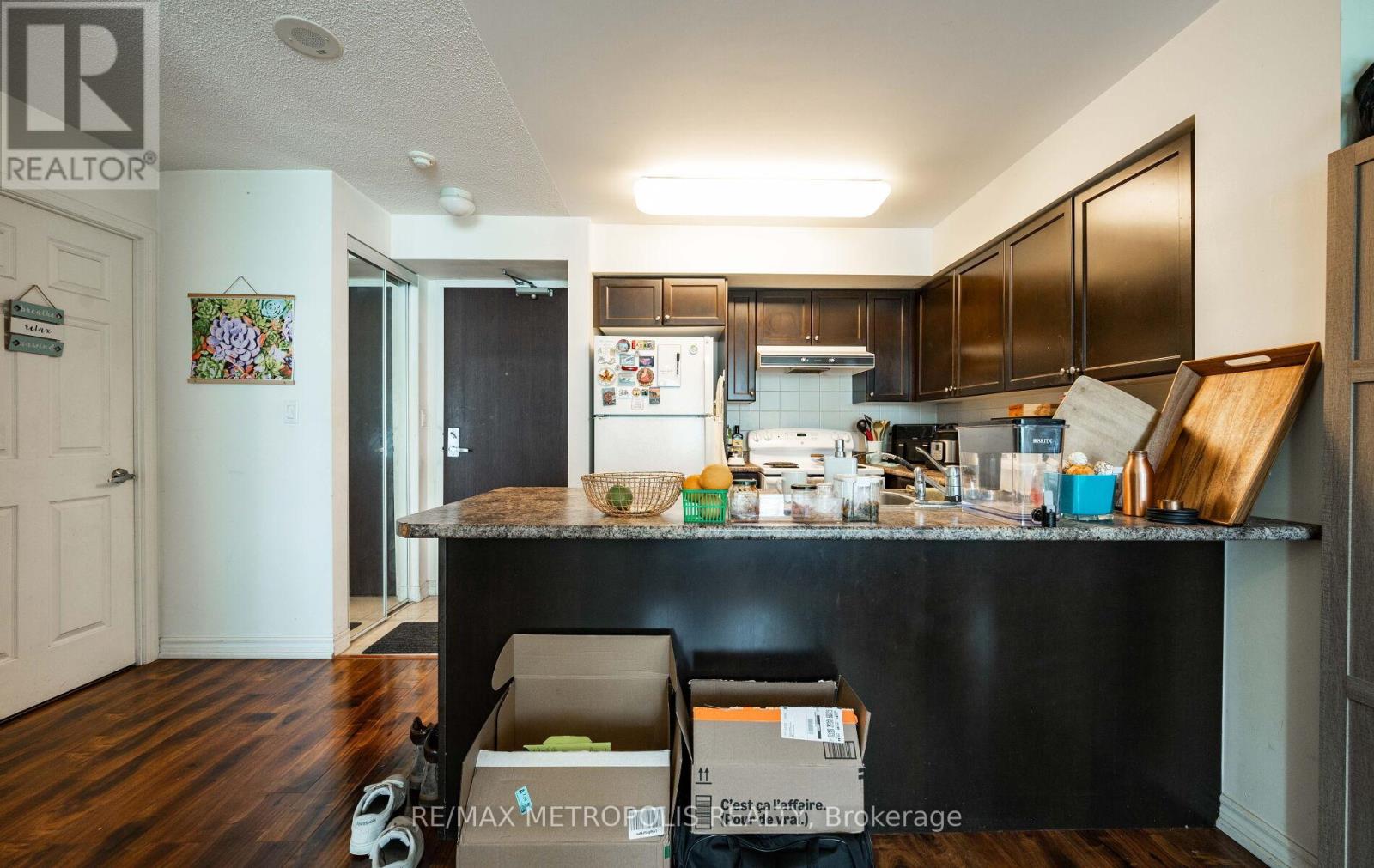 1209 - 335 Rathburn Road W, Mississauga, Ontario  L5B 0C8 - Photo 8 - W12654224