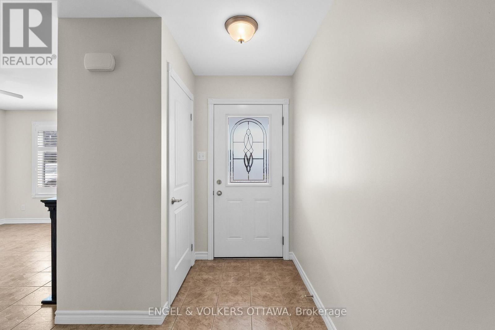 D - 50 Fifth Street E, South Dundas, Ontario  K0C 1X0 - Photo 2 - X12654804