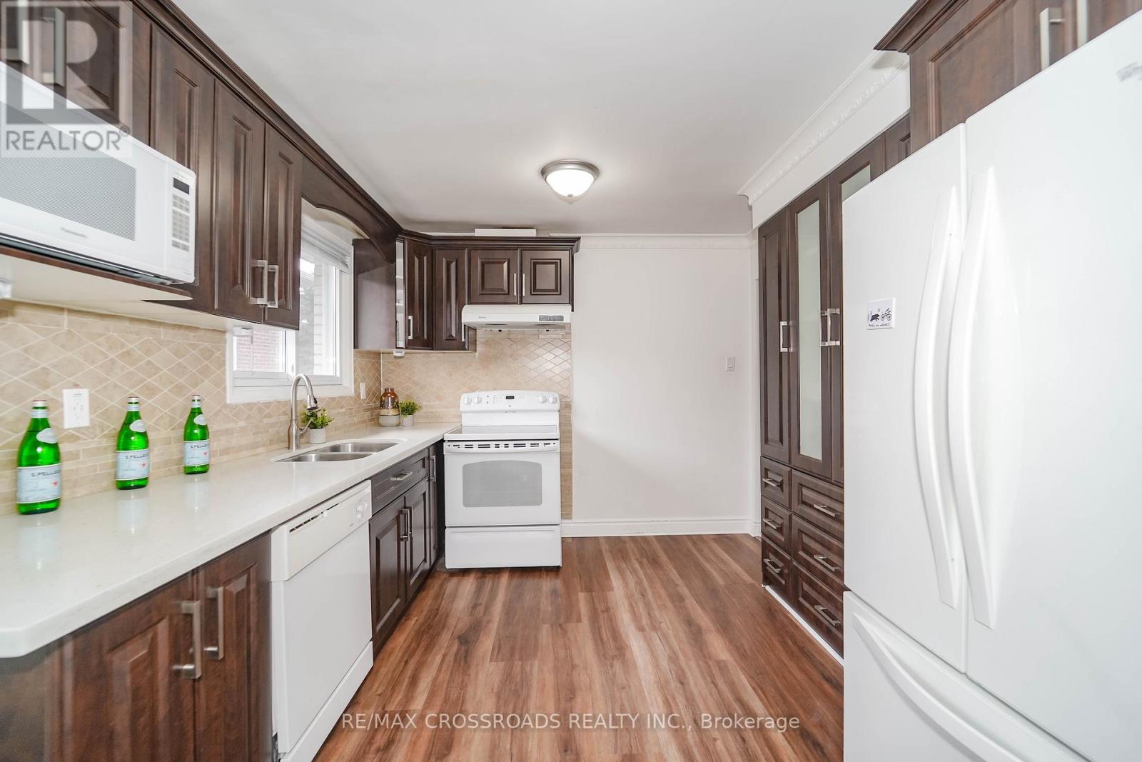 8 TOPAZ GATE, Toronto, Ontario