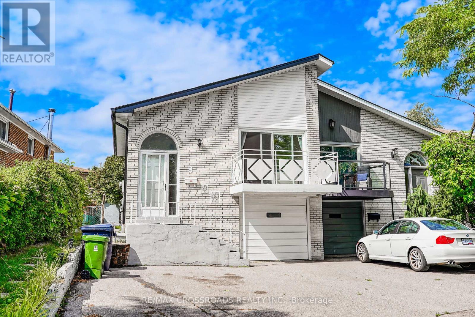 8 Topaz Gate, Toronto, Ontario  M2M 2Z7 - Photo 2 - C12654808