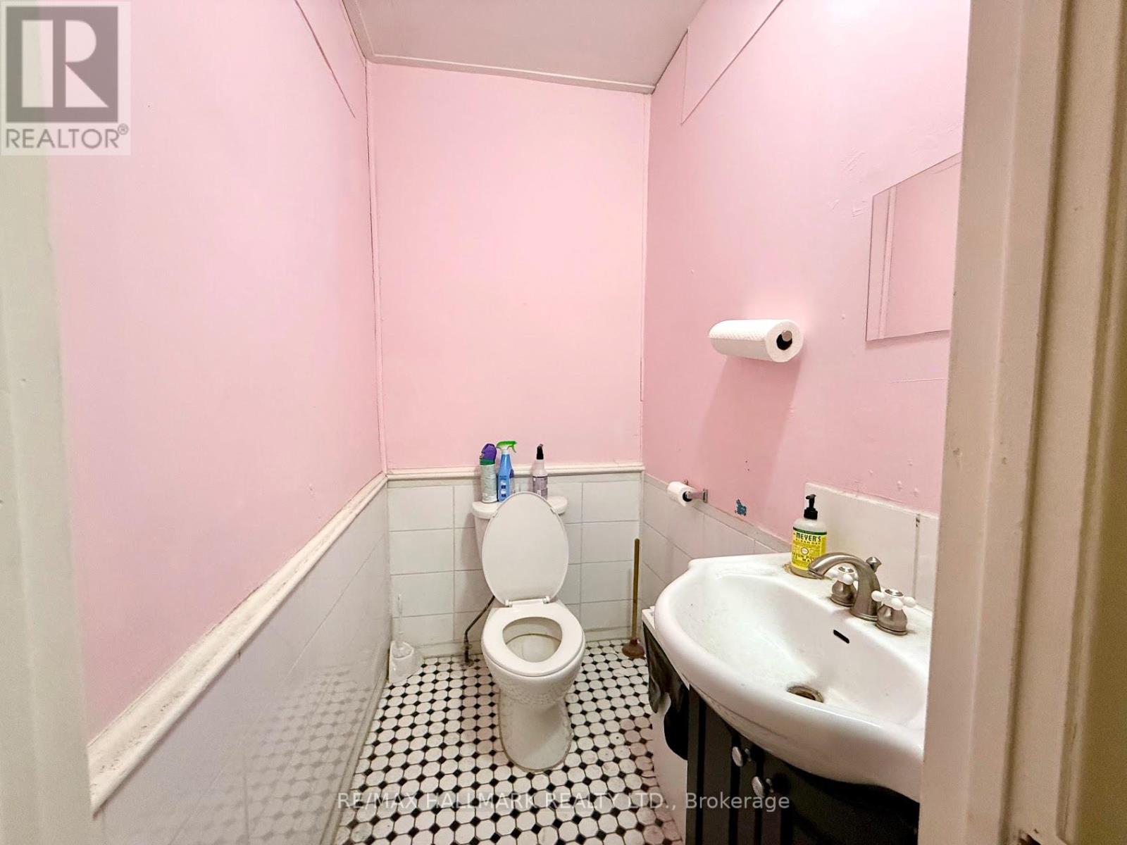 768 Queen Street E, Toronto, Ontario  M4M 1H4 - Photo 12 - E12654814