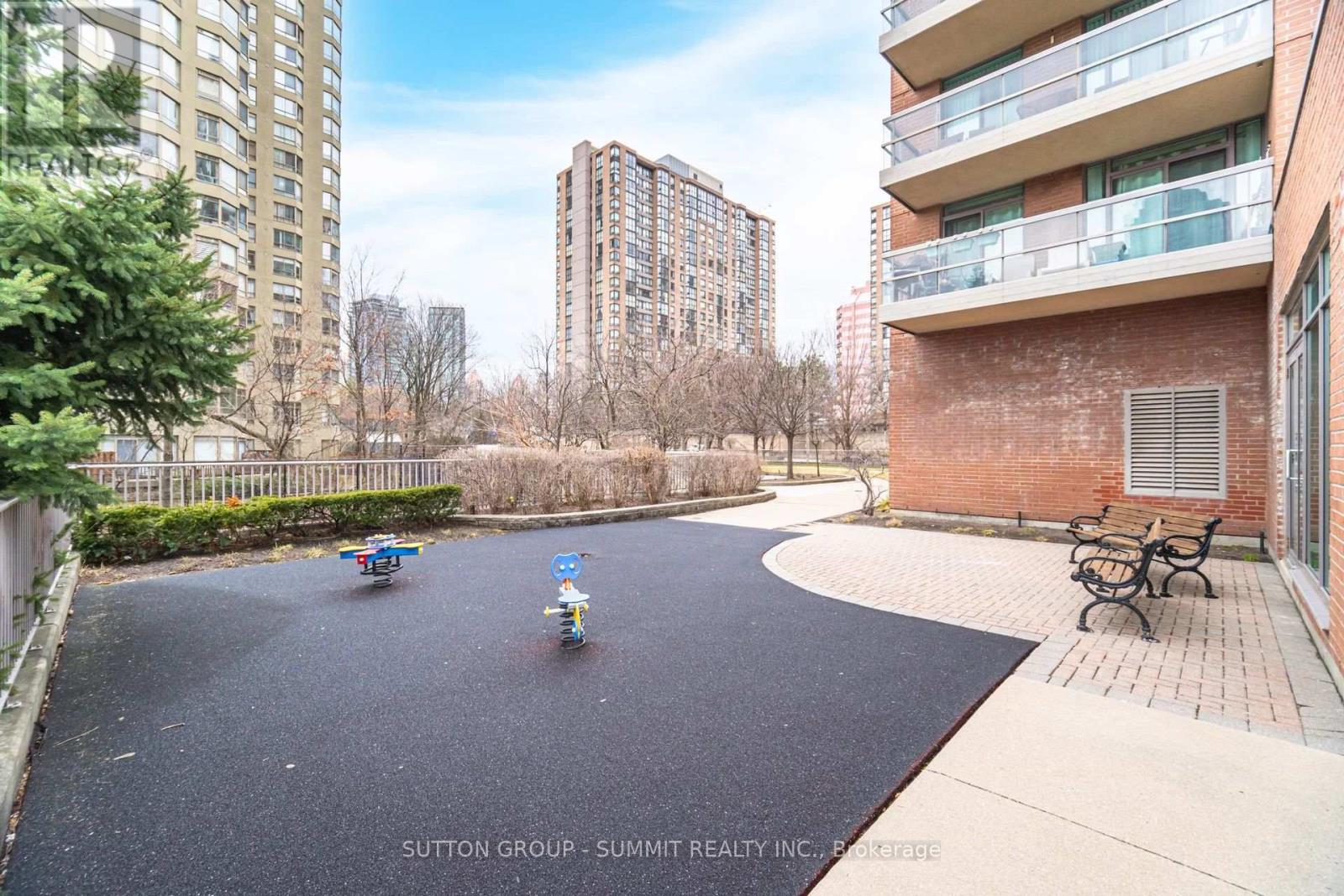 1210 - 156 Enfield Place, Mississauga, Ontario  L5B 4L8 - Photo 37 - W12654084