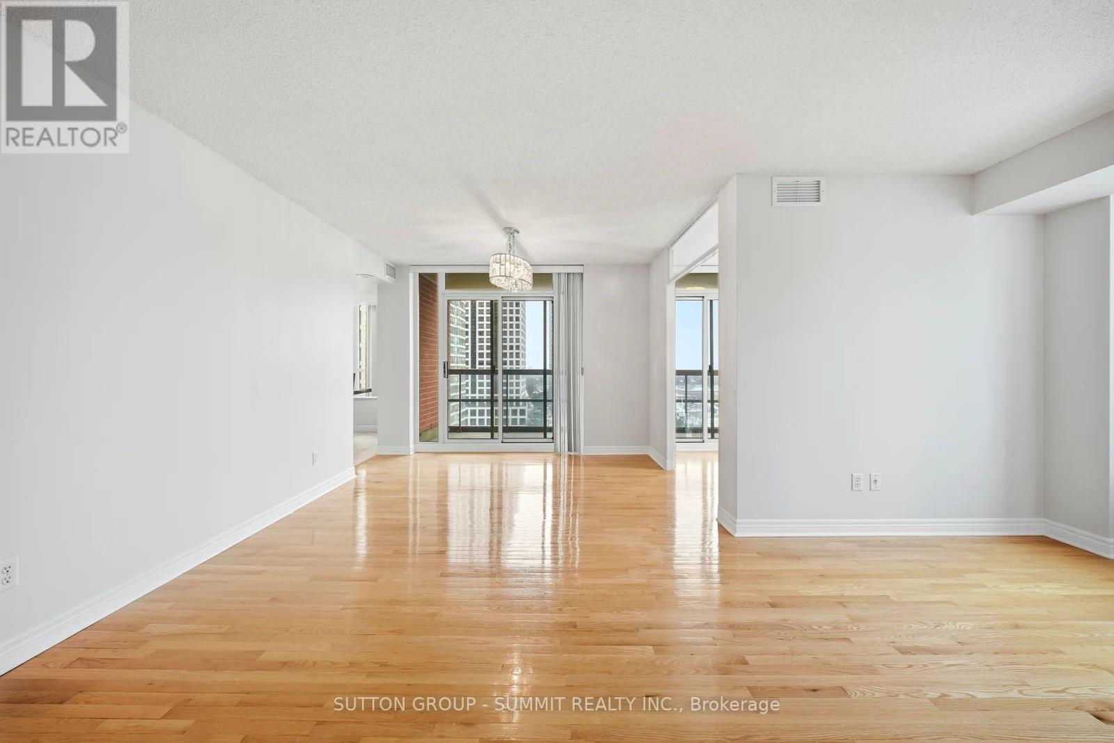 1210 - 156 Enfield Place, Mississauga, Ontario  L5B 4L8 - Photo 8 - W12654084