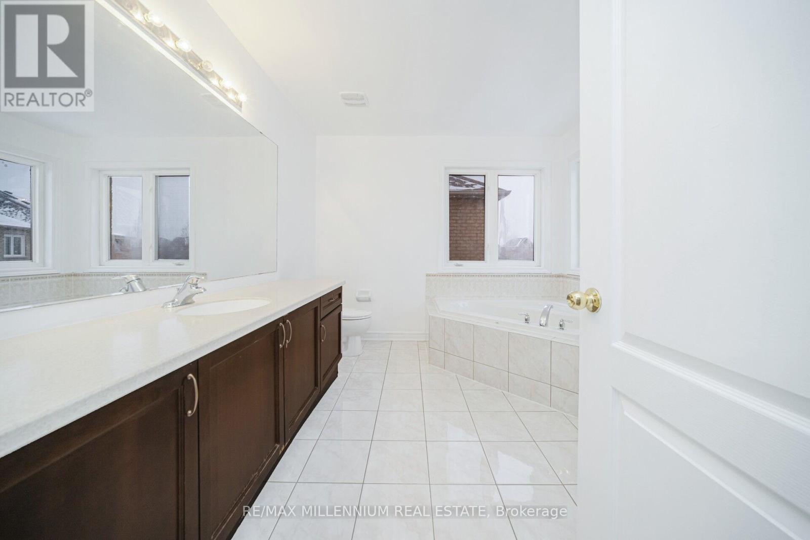 517 Bussel Crescent, Milton, Ontario  L9T 0W8 - Photo 34 - W12654782