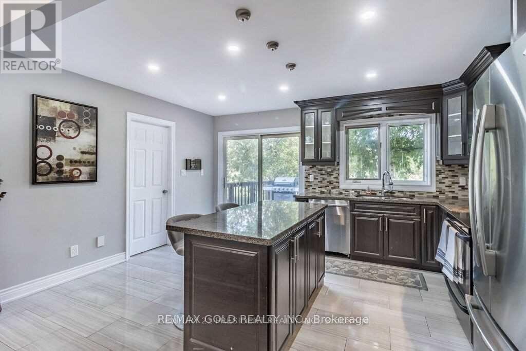 16025 Hurontario Street, Caledon, Ontario  L7C 2E5 - Photo 5 - W12654792