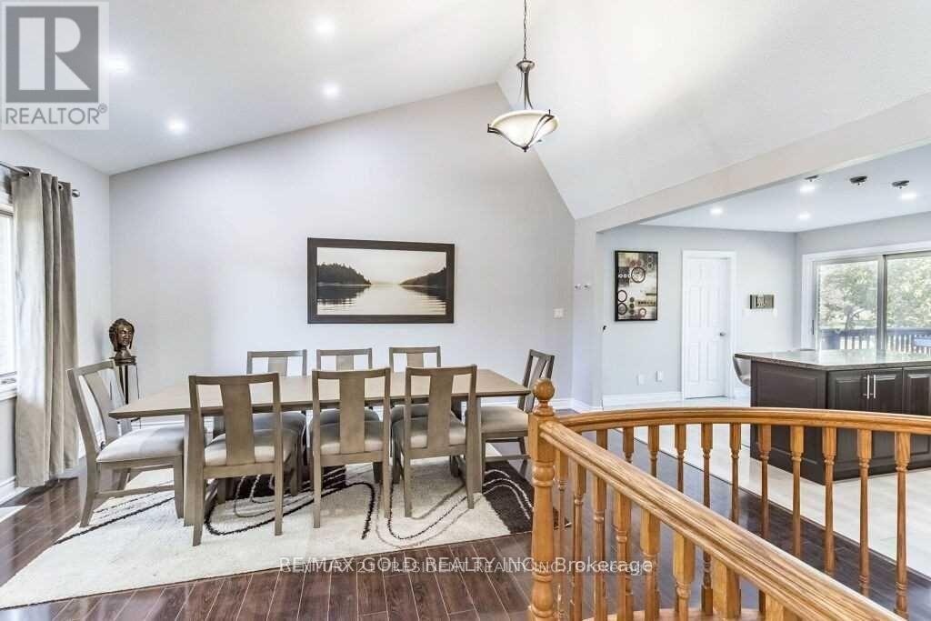 16025 Hurontario Street, Caledon, Ontario  L7C 2E5 - Photo 6 - W12654792