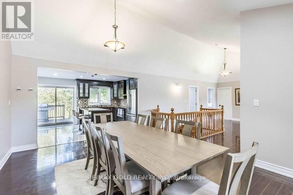 16025 Hurontario Street, Caledon, Ontario  L7C 2E5 - Photo 7 - W12654792