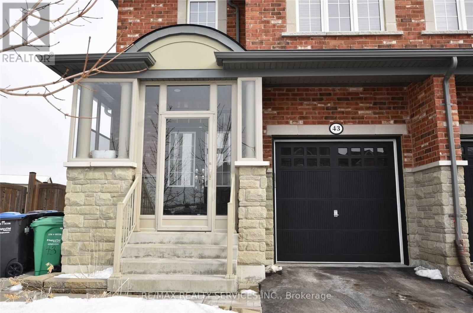 43 Sussexvale Drive, Brampton, Ontario  L6R 3R5 - Photo 2 - W12654800