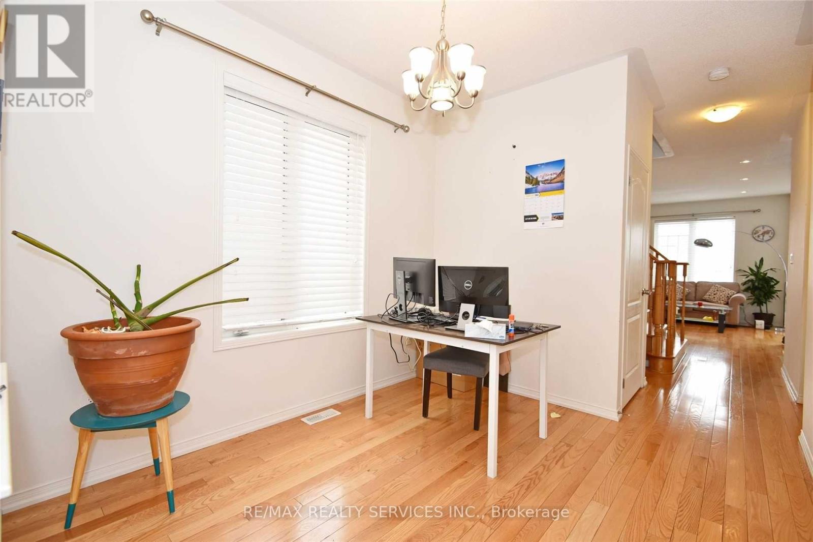 43 Sussexvale Drive, Brampton, Ontario  L6R 3R5 - Photo 4 - W12654800