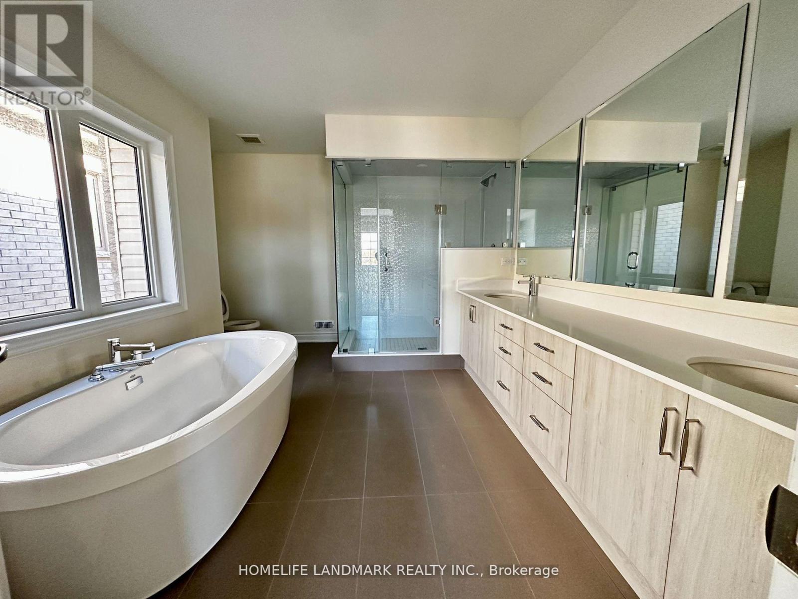 36 Upbound Court, East Gwillimbury, Ontario  L9N 0W5 - Photo 16 - N12654826