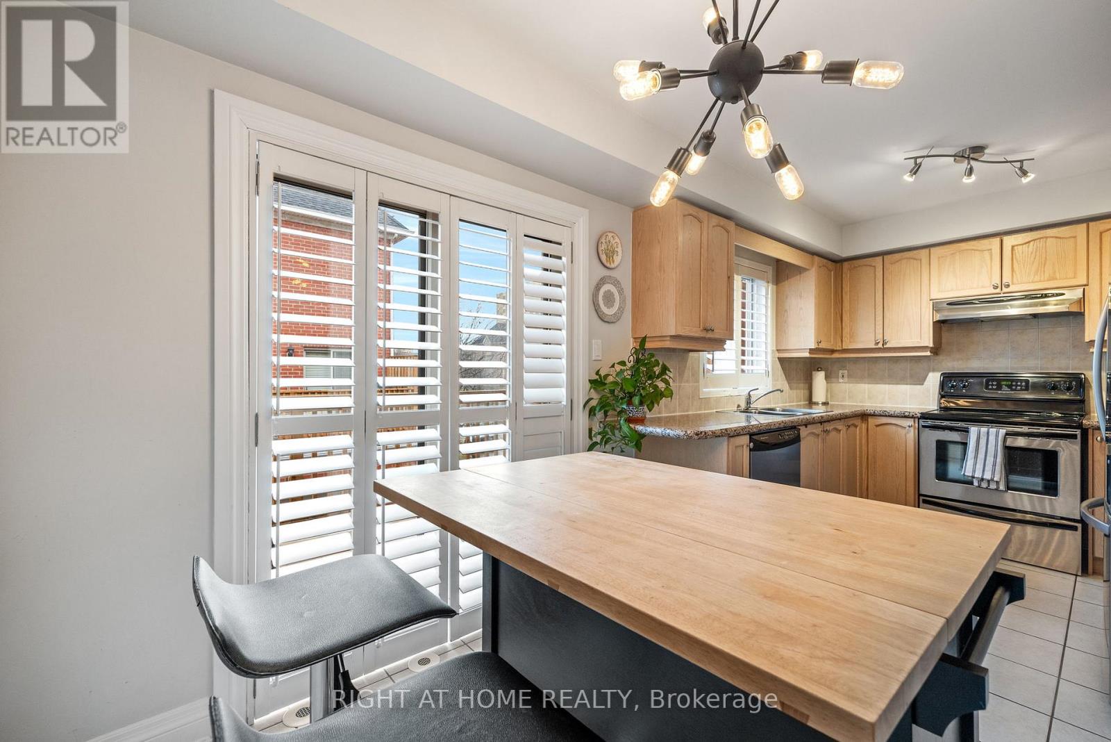 1 - 3076 Lake Shore Boulevard W, Toronto, Ontario  M8V 4E3 - Photo 17 - W12654850