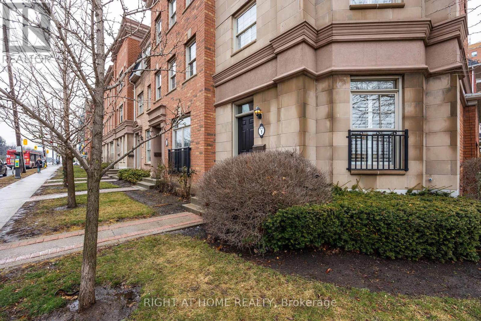 1 - 3076 Lake Shore Boulevard W, Toronto, Ontario  M8V 4E3 - Photo 2 - W12654850