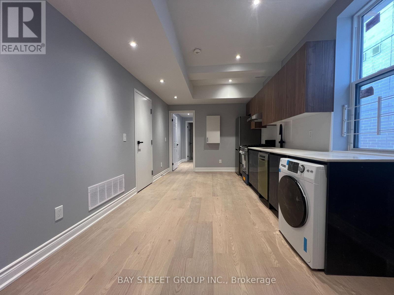 203 - 2386 Lake Shore Boulevard W, Toronto, Ontario  M8V 1C3 - Photo 3 - W12654856