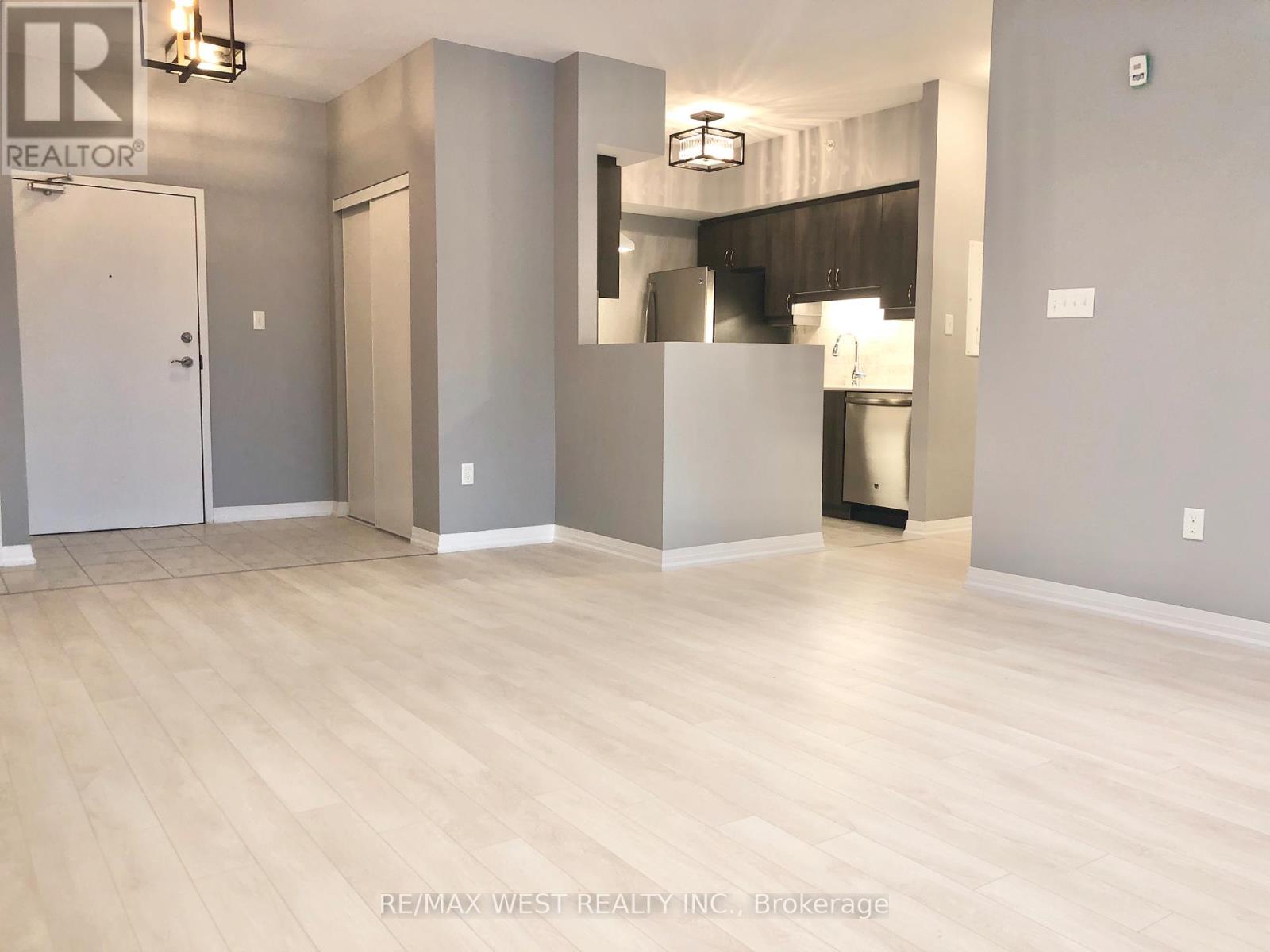 305 - 304 Essa Drive, Barrie (Ardagh), Ontario  L4N 9C5 - Photo 5 - S12654870