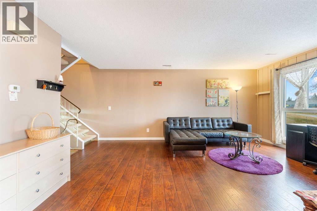 301, 13104 Elbow Drive Sw, Calgary, Alberta T2W 2P2 - Photo 2 - A2272980