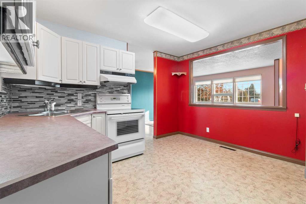 21 Freemont Close, Red Deer, Alberta  t4n 4y5 - Photo 5 - A2271368