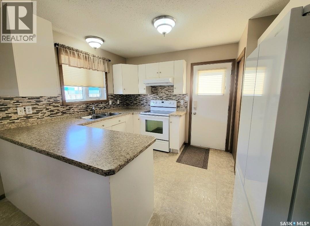 N 5040 Mirror Drive, Macklin, Saskatchewan  S0L 2C0 - Photo 6 - SK025988