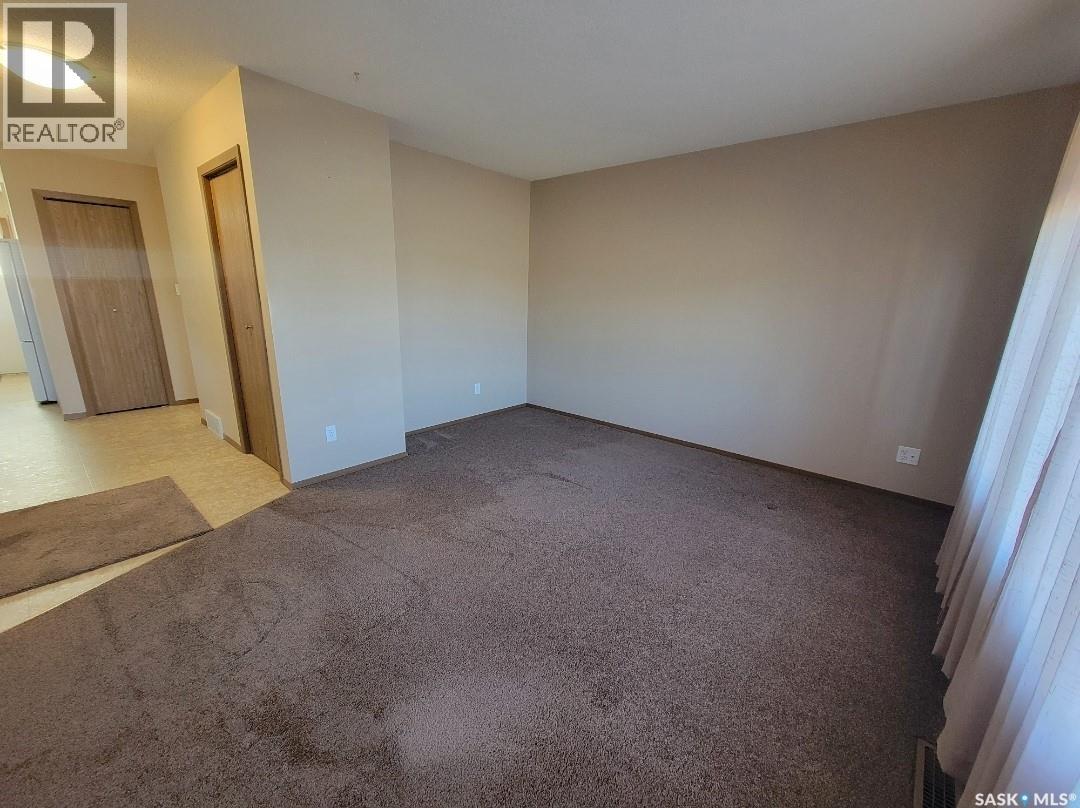 N 5040 Mirror Drive, Macklin, Saskatchewan  S0L 2C0 - Photo 7 - SK025988