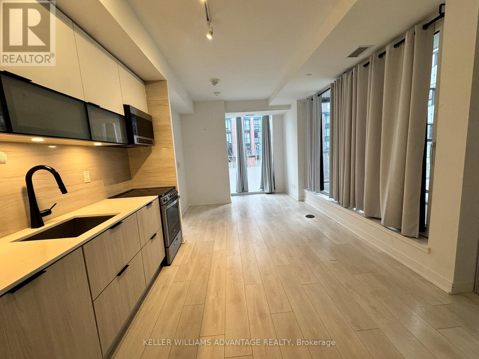 35 Rolling Mills Rd Road, Toronto, Ontario  M5A 0V6 - Photo 4 - C12654888