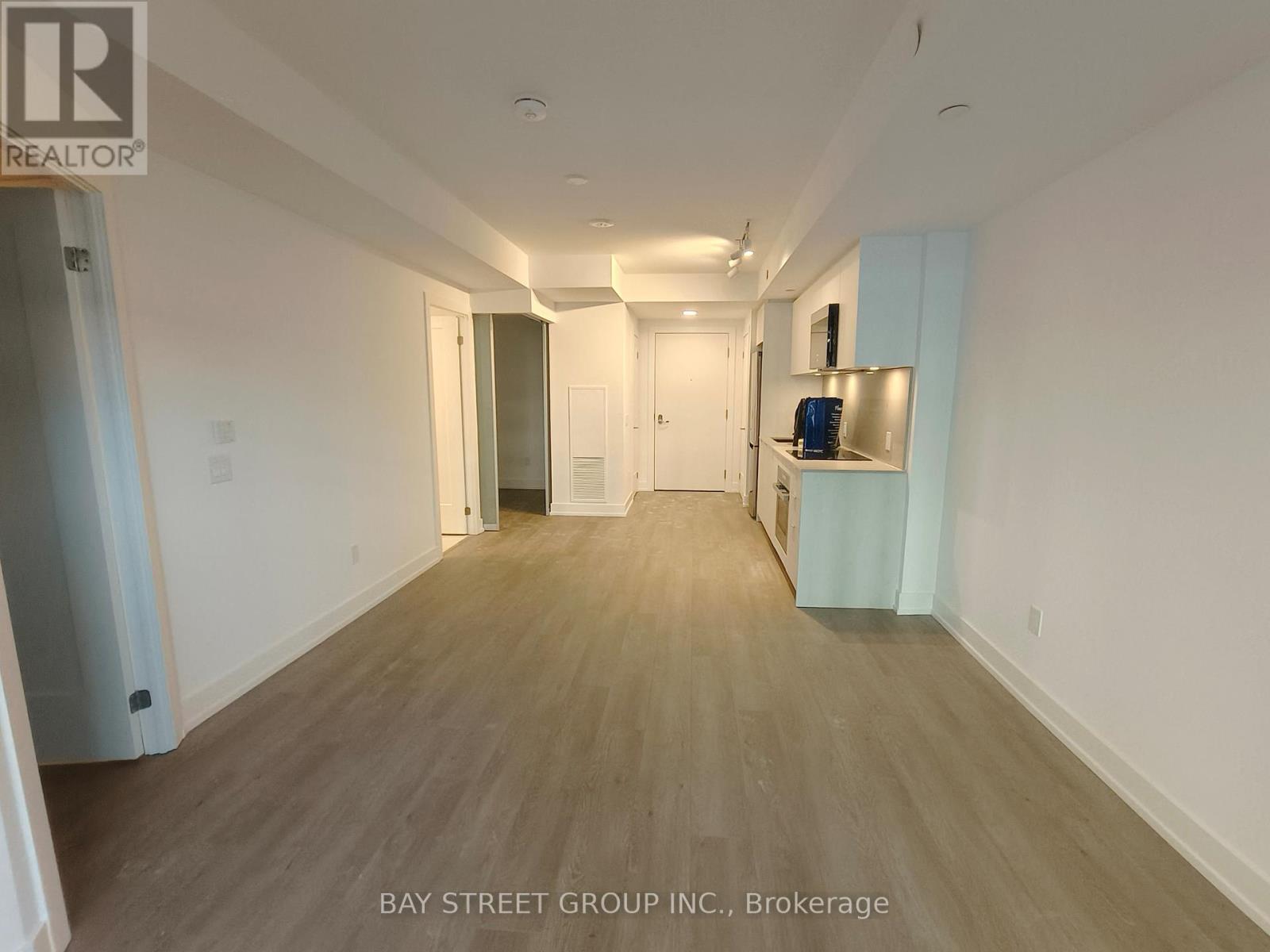 303 - 8 Cedarland Avenue, Markham, Ontario  L6G 0H3 - Photo 3 - N12654890