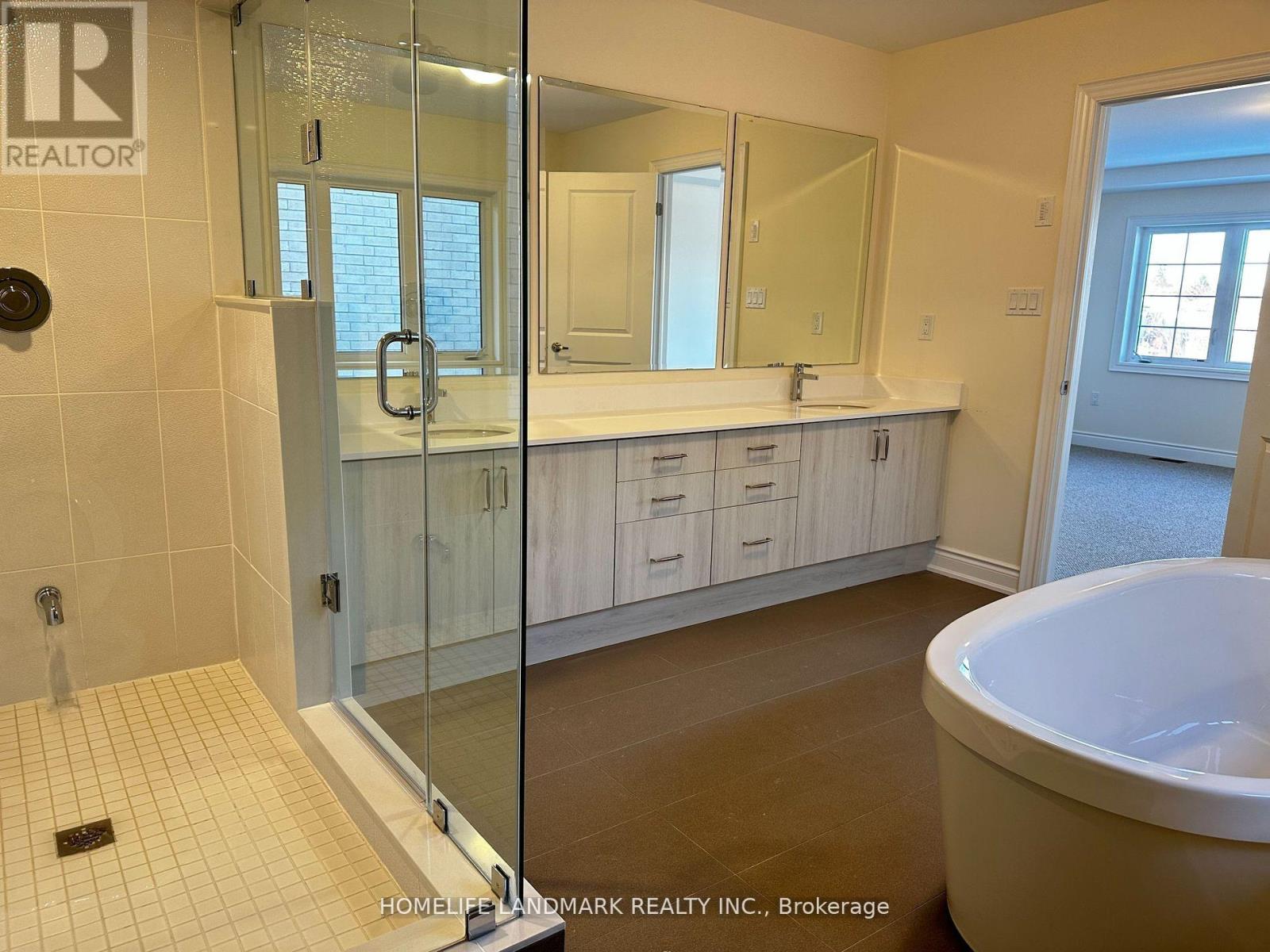 36 Upbound Court, East Gwillimbury, Ontario  L9N 0W5 - Photo 18 - N12654900