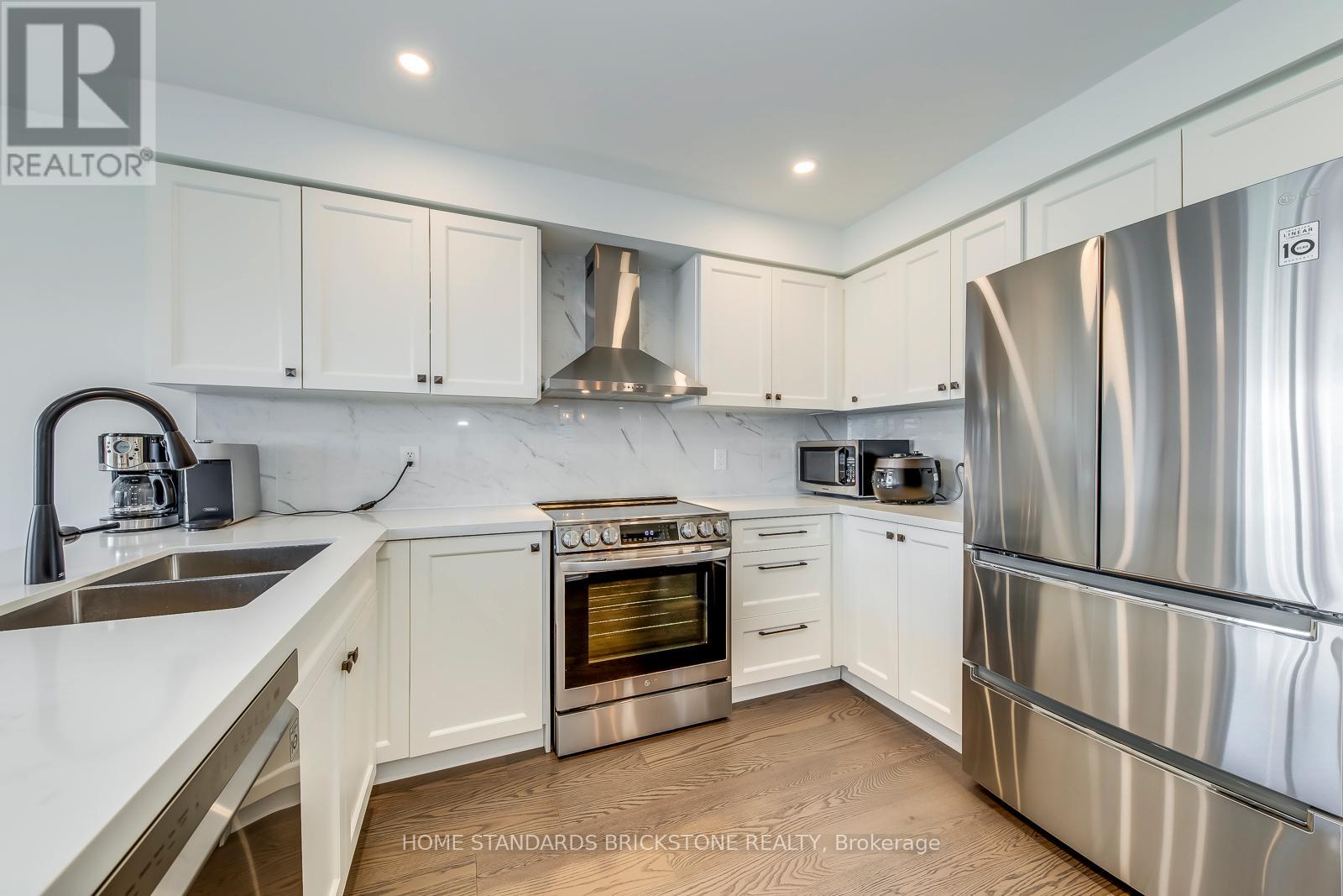 1296 Inglehart Drive, Burlington, Ontario  L7M 4Z4 - Photo 14 - W12654926