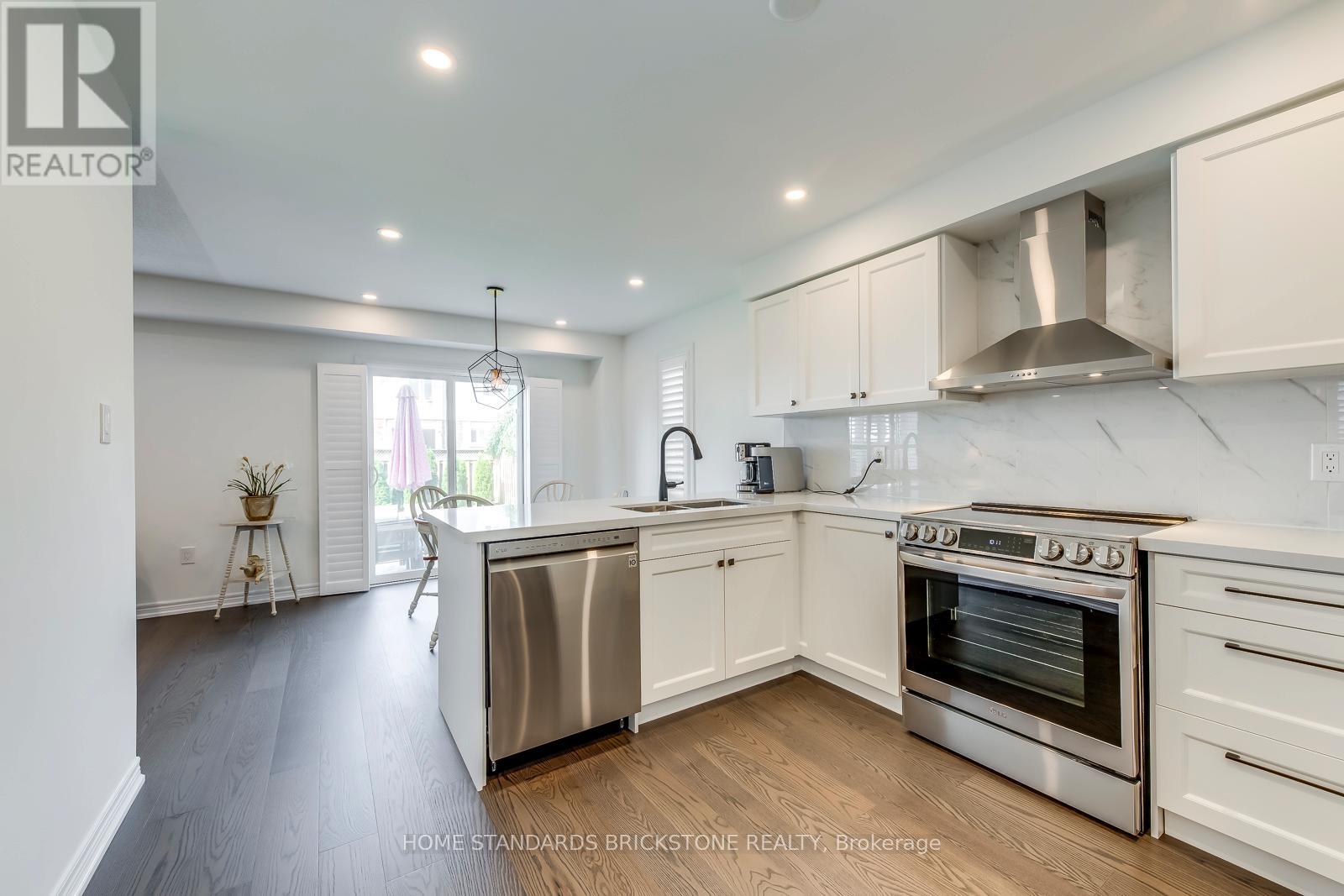 1296 Inglehart Drive, Burlington, Ontario  L7M 4Z4 - Photo 16 - W12654926