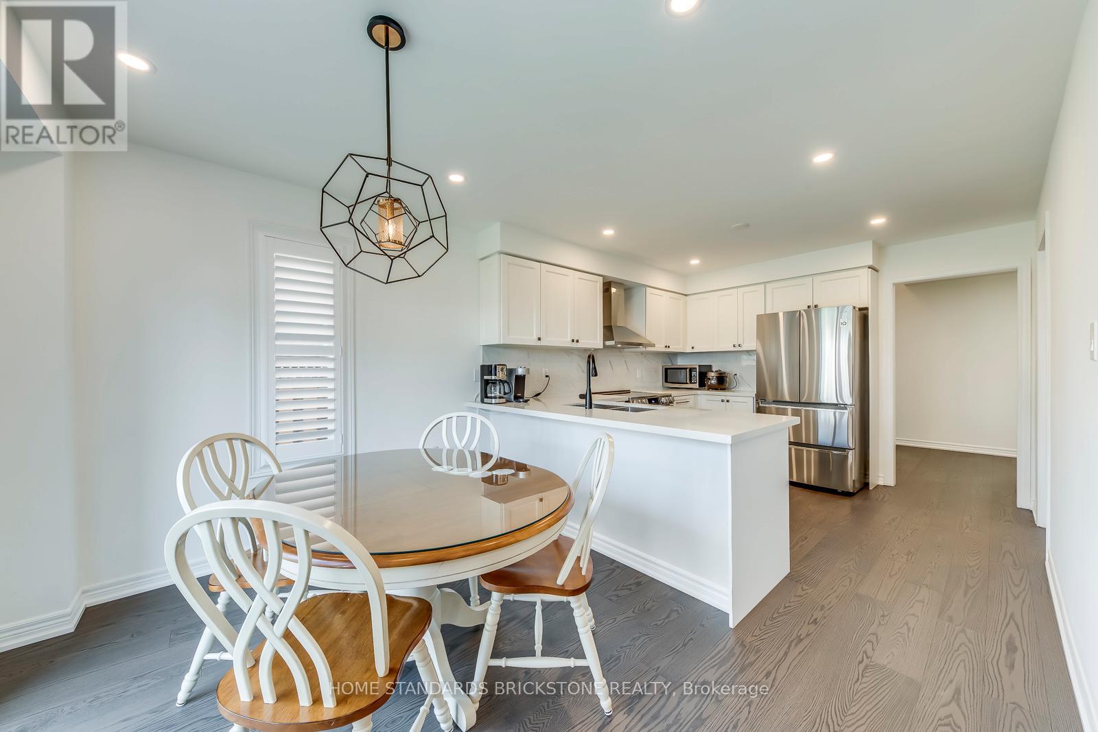 1296 Inglehart Drive, Burlington, Ontario  L7M 4Z4 - Photo 18 - W12654926