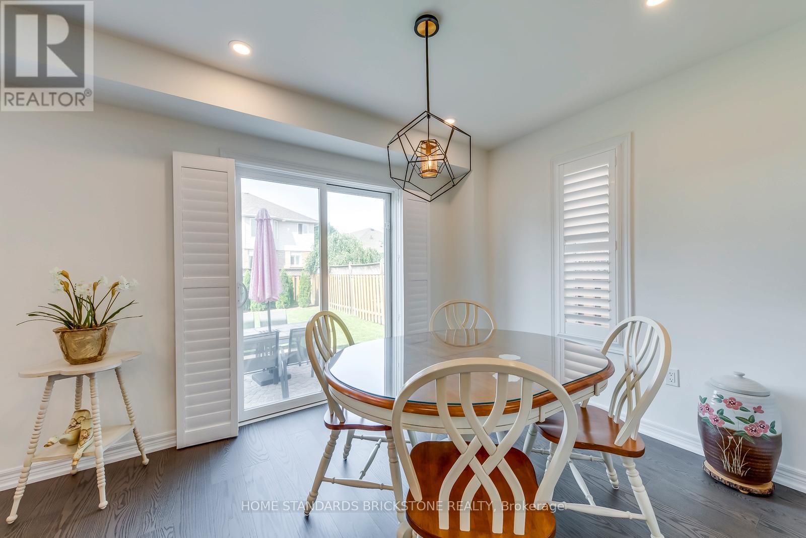 1296 Inglehart Drive, Burlington, Ontario  L7M 4Z4 - Photo 19 - W12654926