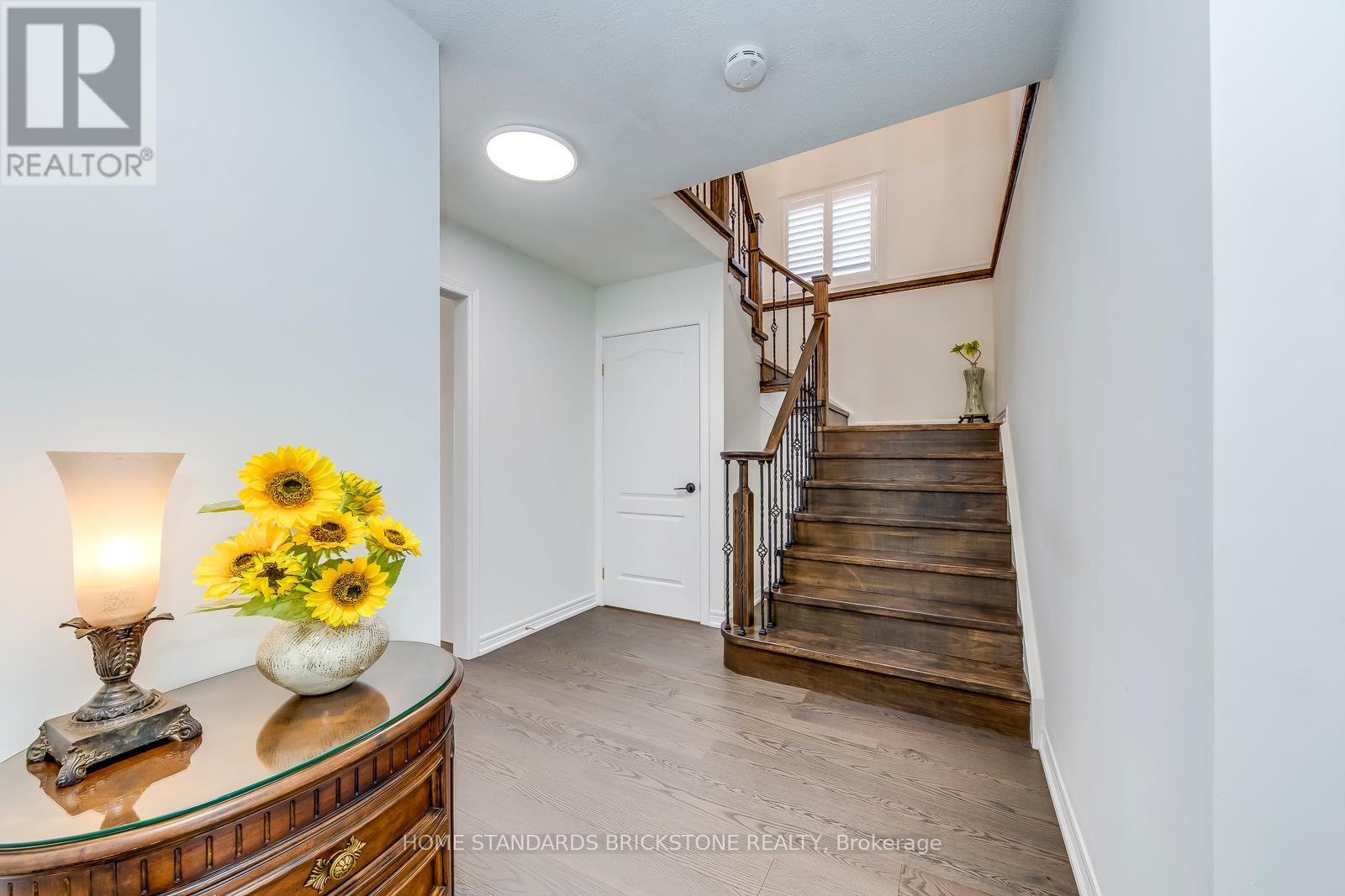 1296 Inglehart Drive, Burlington, Ontario  L7M 4Z4 - Photo 22 - W12654926