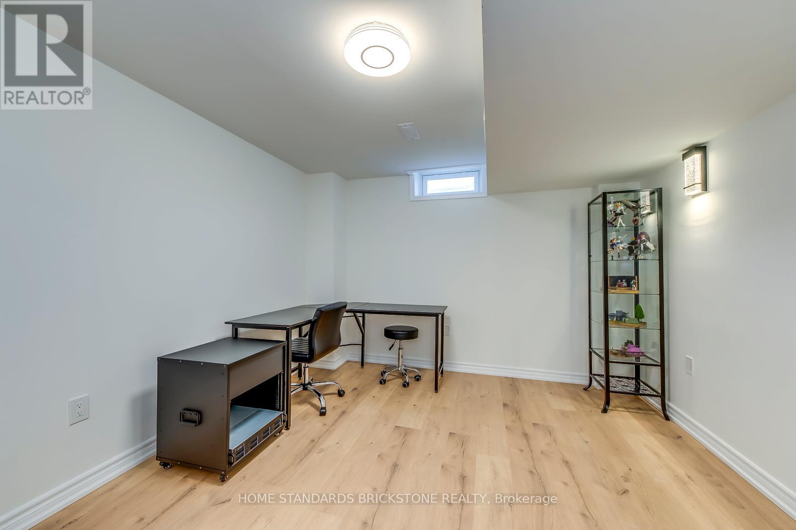 1296 Inglehart Drive, Burlington, Ontario  L7M 4Z4 - Photo 43 - W12654926