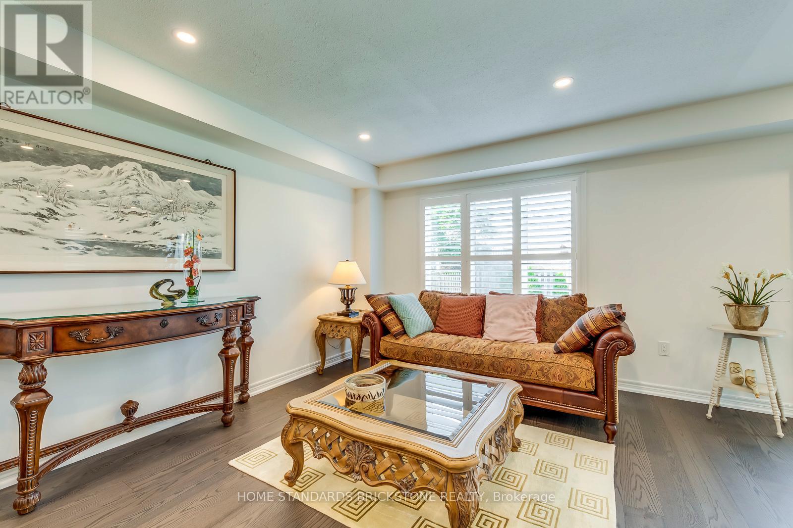 1296 Inglehart Drive, Burlington, Ontario  L7M 4Z4 - Photo 6 - W12654926