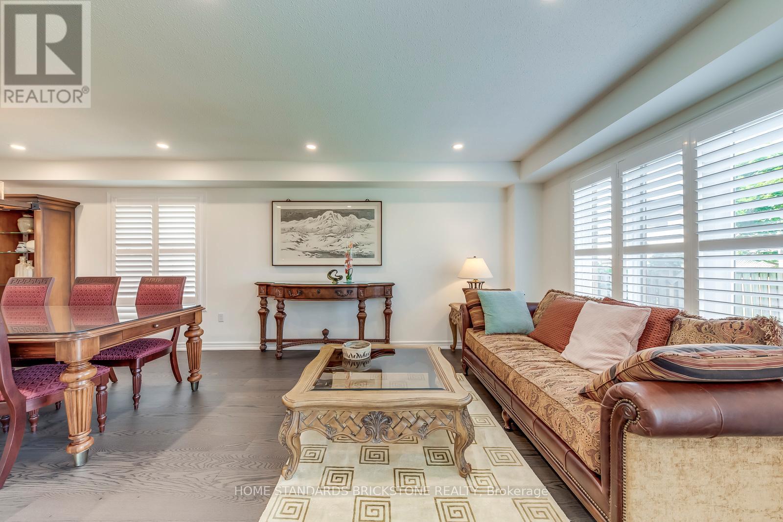 1296 Inglehart Drive, Burlington, Ontario  L7M 4Z4 - Photo 7 - W12654926