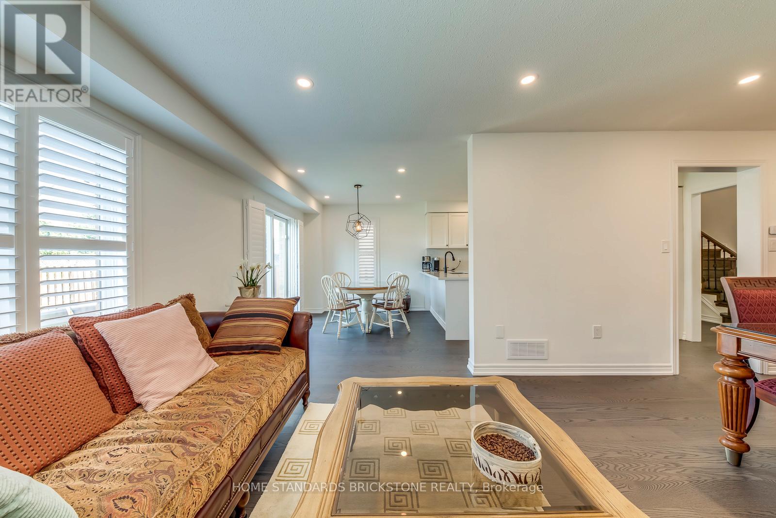 1296 Inglehart Drive, Burlington, Ontario  L7M 4Z4 - Photo 8 - W12654926