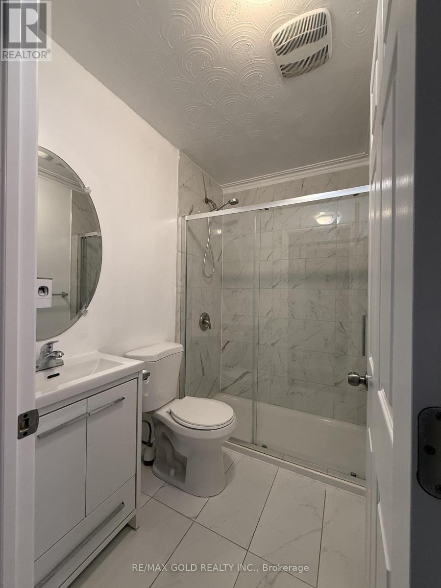 130 Duncanwoods Drive, Toronto, Ontario  M9L 2E1 - Photo 10 - W12654932