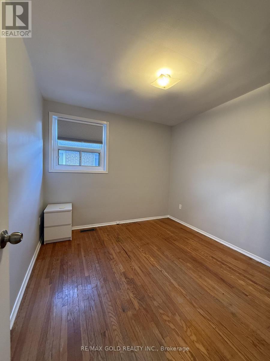 130 Duncanwoods Drive, Toronto, Ontario  M9L 2E1 - Photo 14 - W12654932