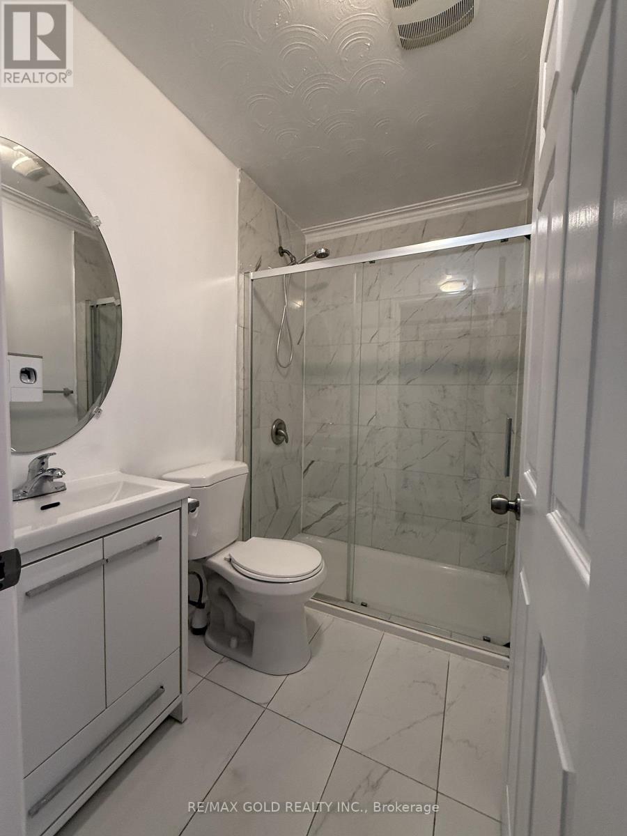 130 Duncanwoods Drive, Toronto, Ontario  M9L 2E1 - Photo 2 - W12654932