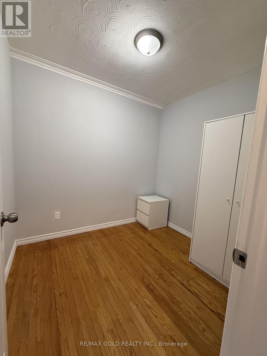 130 Duncanwoods Drive, Toronto, Ontario  M9L 2E1 - Photo 3 - W12654932