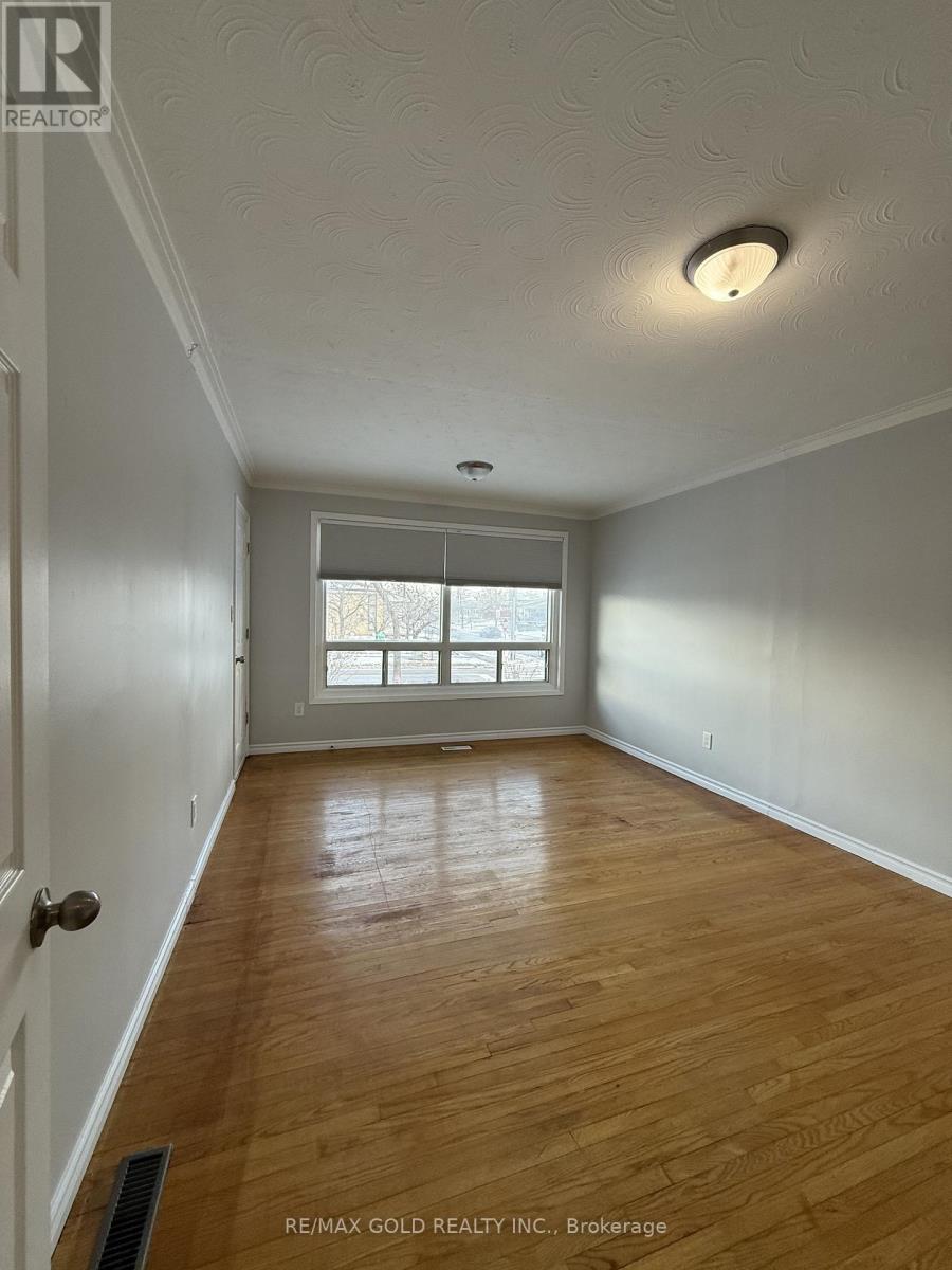 130 Duncanwoods Drive, Toronto, Ontario  M9L 2E1 - Photo 4 - W12654932