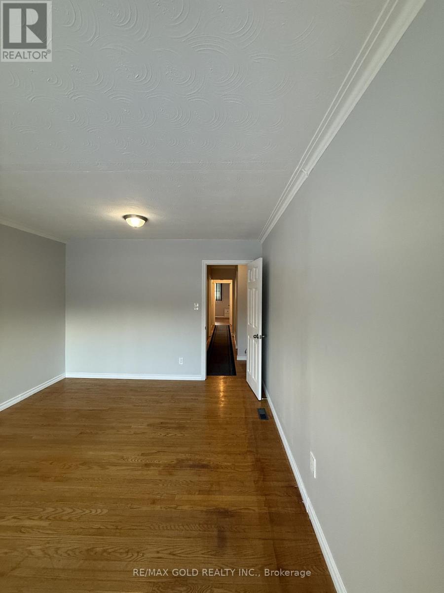 130 Duncanwoods Drive, Toronto, Ontario  M9L 2E1 - Photo 5 - W12654932