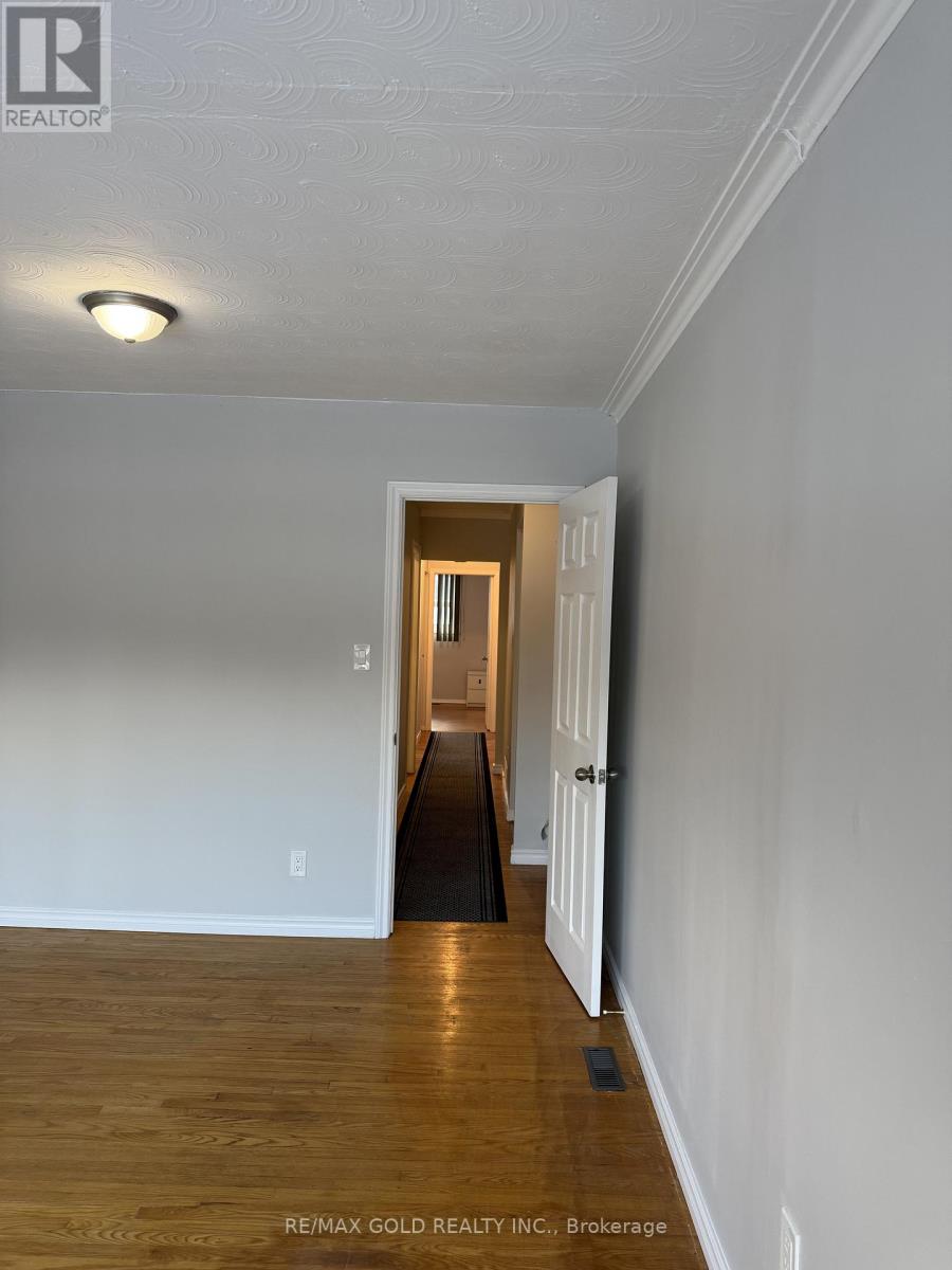 130 Duncanwoods Drive, Toronto, Ontario  M9L 2E1 - Photo 9 - W12654932