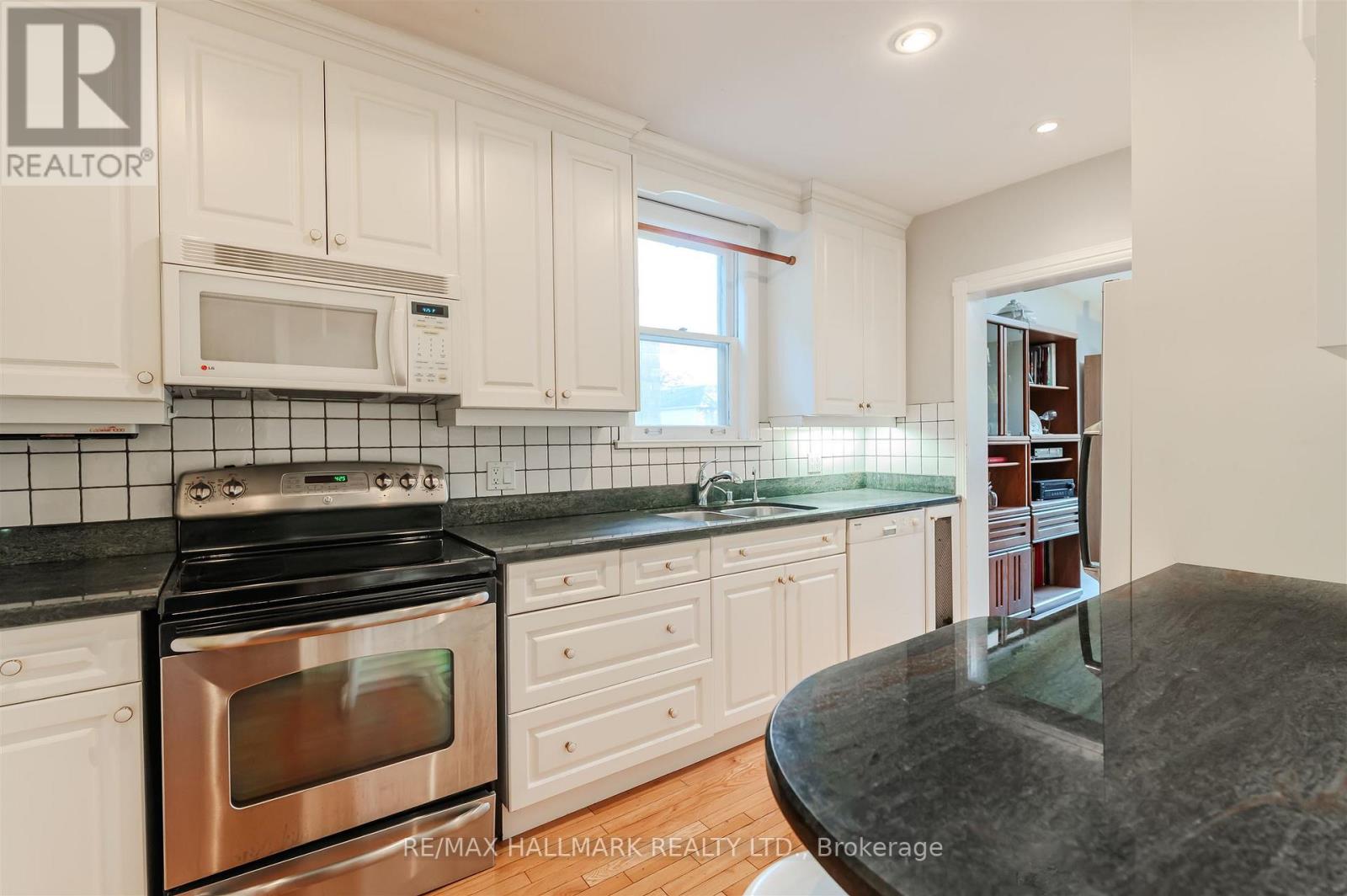 79 Parkhurst Boulevard, Toronto, Ontario  M4G 2E4 - Photo 16 - C12654936