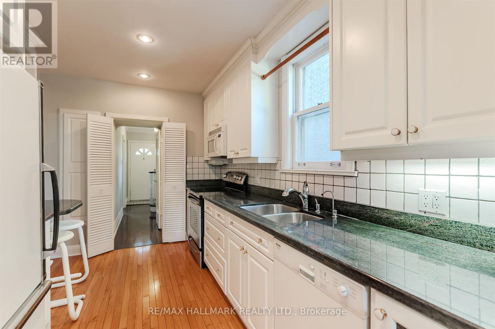 79 Parkhurst Boulevard, Toronto, Ontario  M4G 2E4 - Photo 19 - C12654936