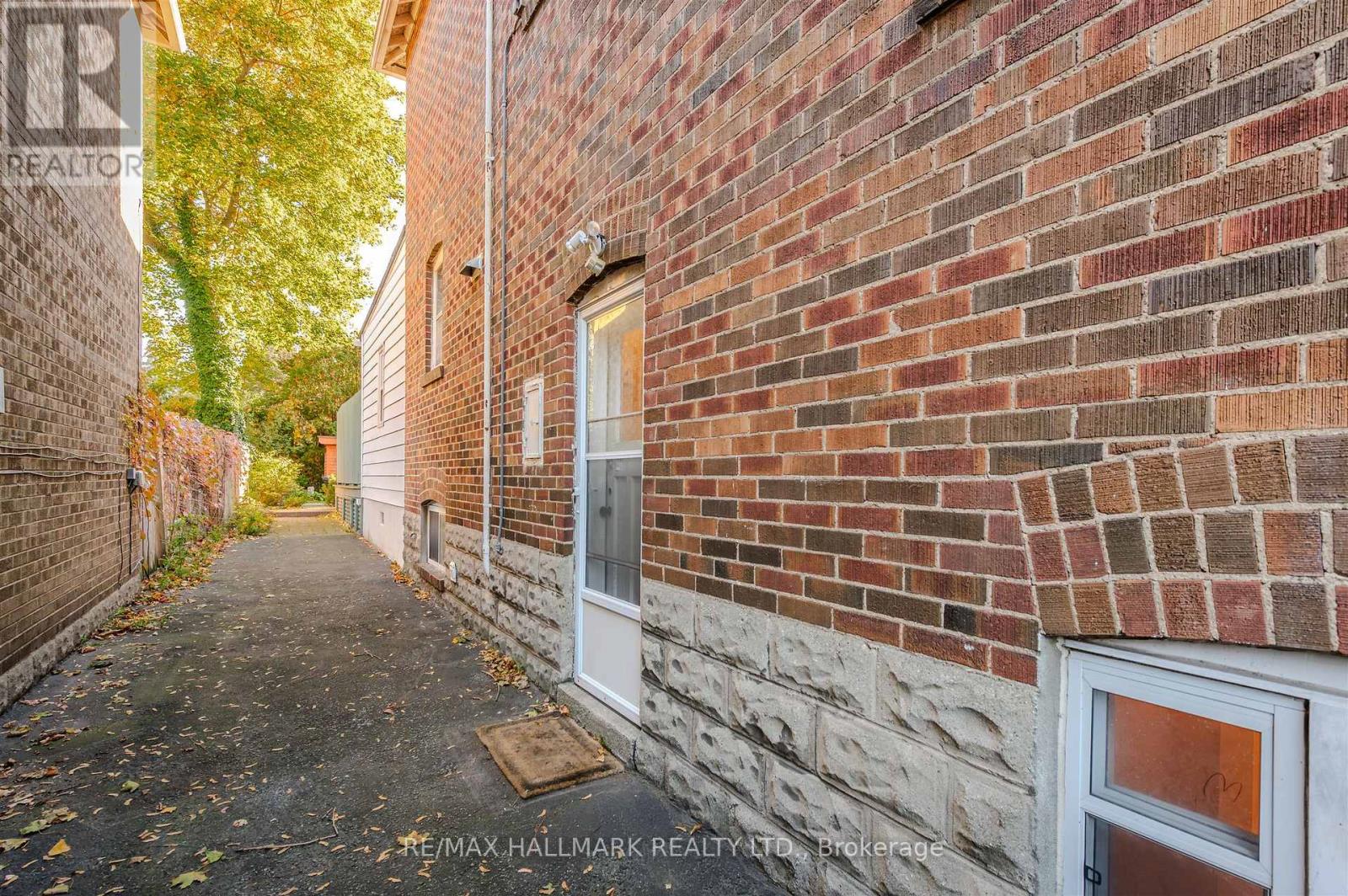 79 Parkhurst Boulevard, Toronto, Ontario  M4G 2E4 - Photo 35 - C12654936