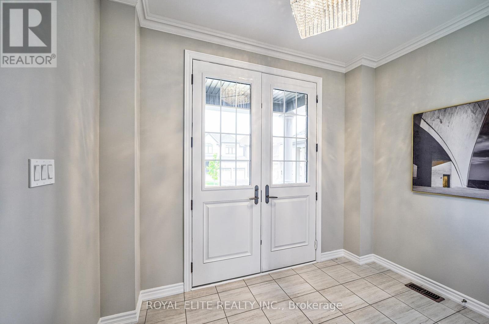 10 Capstan Court, Whitby, Ontario  L1P 0K5 - Photo 4 - E12654972