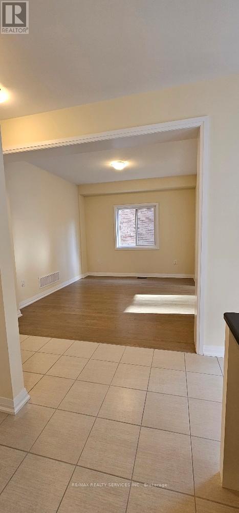 11 Revol Road, Penetanguishene, Ontario  L9M 0W8 - Photo 4 - S12654970