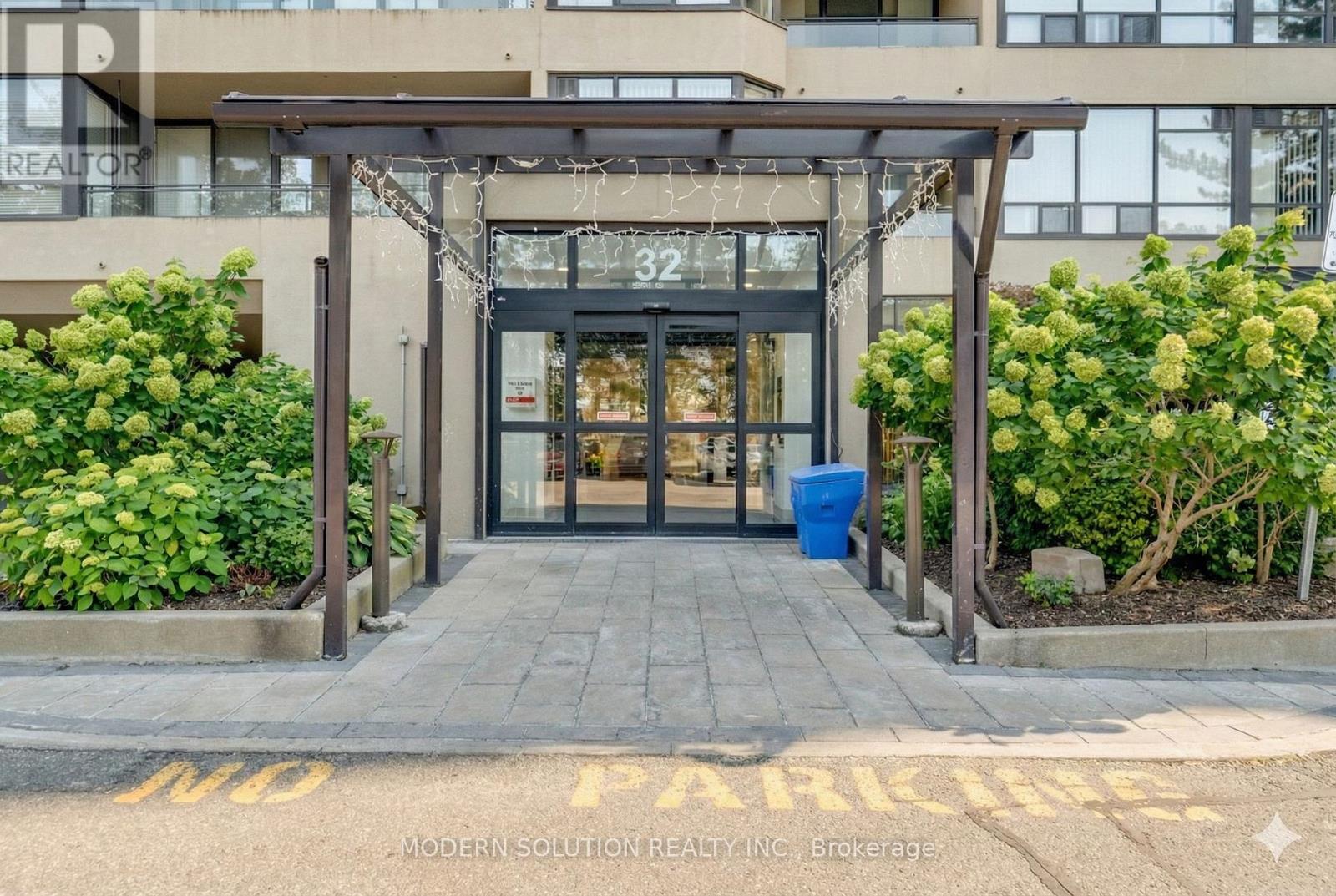 426 - 32 Clarissa Drive, Richmond Hill, Ontario  L4C 9R7 - Photo 4 - N12642768