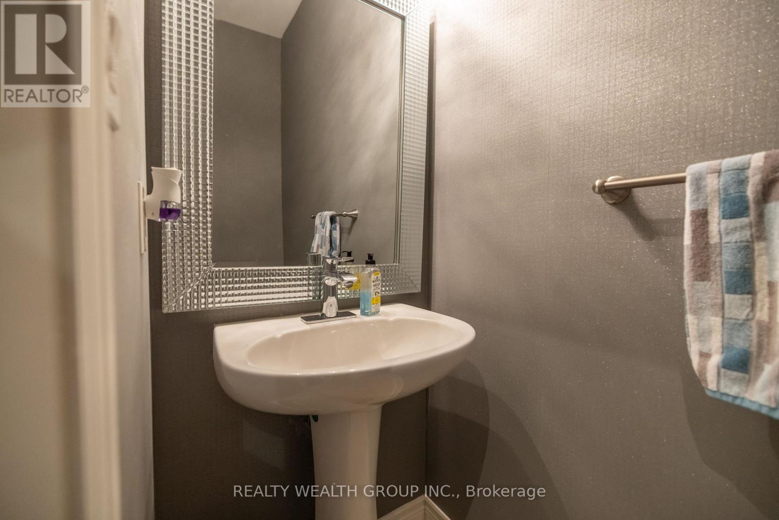 32 Rock Elm Court, Vaughan, Ontario L6A 4C2 - Photo 10 - N12655000